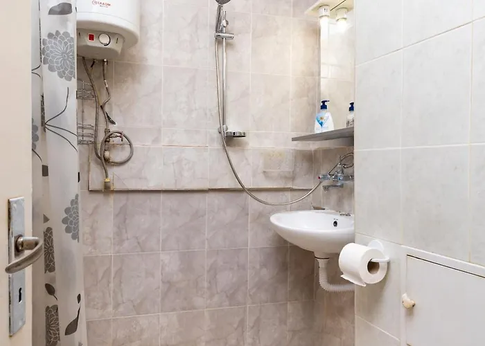 شقة 1-bedroom Flat With Balcony In By Flat Mаnager